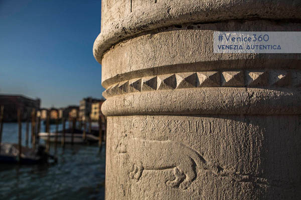 Is this a rat carved in Venice on a bank of the Grand Canal? We bet it is. - Venezia Autentica | Discover and Support the Authentic Venice -