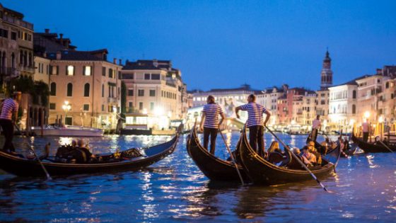 Venice was built to be seen from the water. The Canal Grande, the most beautiful “street” of Venice, can only be seen directly from the water. Best if on a gondola or on a private rowing boat