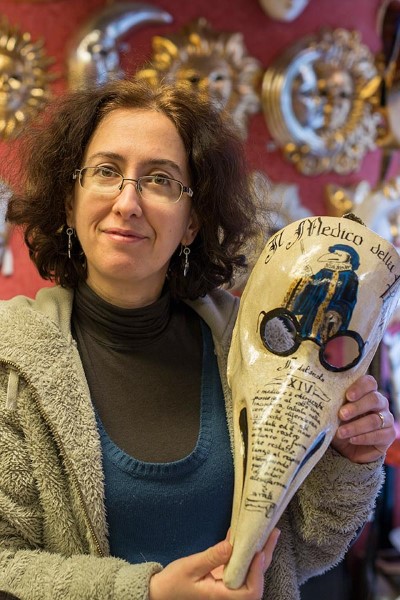 Marilisa Dal Cason, Mask Maker - Venezia Autentica | Discover and Support the Authentic Venice - Marilisa creates most of her hand crafted masks by respecting in every single step the traditional venetian mask making techniques.