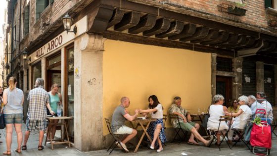 Osteria All'Arco - Venezia Autentica | Discover and Support the Authentic Venice - "Al Mercà" is probably the most popular bacaro for an aperitif in the Rialto area.