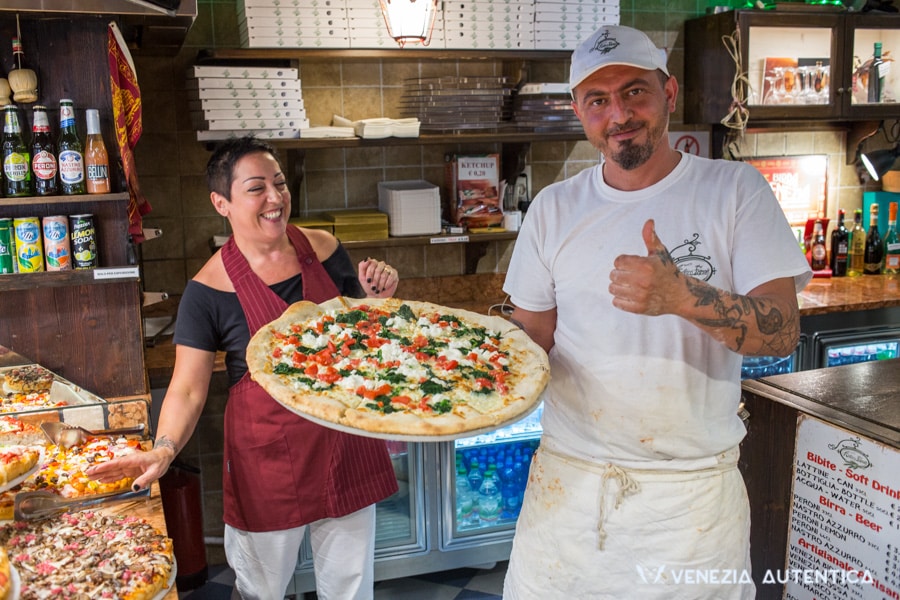 The great experience and knowledge, the dedication and the excellent ingredients are some of the secrets that will give you the best pizza in town!