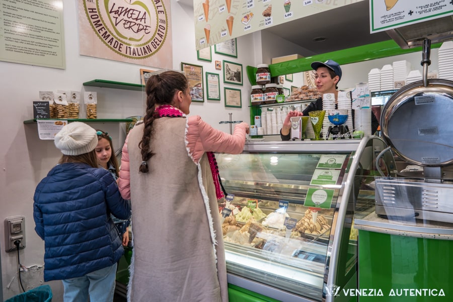 The Gelateria "La Mela Verde" in Venice is simply put the best gelato we ever had. The ice cream flavours that most struck us are the fruit ones, which are artisanally made with the best seasonal fruits.