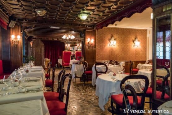 Bacarando in Corte dell'Orso - Venezia Autentica | Discover and Support the Authentic Venice - Warm atmosphere, great variety of cichetti, friendly staff and a mix of locals and visitors make this one of our favorite bacari in town.