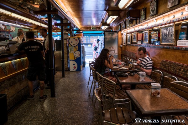 Bar Rizzo (Mago G) - Venezia Autentica | Discover and Support the Authentic Venice - A real institution for its tramezzini, it is also the only place open in Venice late at night