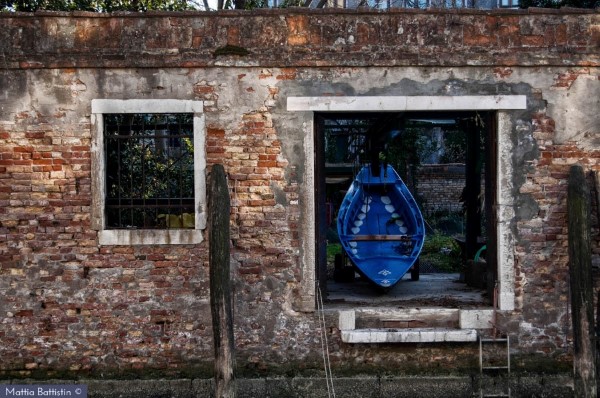 Marco Franzato, Glass Artist - Venezia Autentica | Discover and Support the Authentic Venice - Marco is the last leaded glass artisan still operating in Venice. Working with ancient techniques, he crafts artistic leaded glass windows as well as jeawellery and decorations.