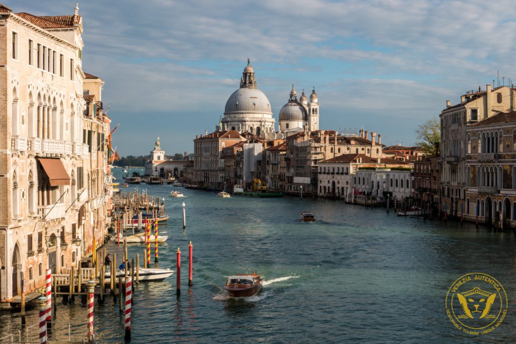 Shop - Venezia Autentica | Discover and Support the Authentic Venice - Our selection of the best places where to shop in Venice. Find authentic arts & crafts, original fashion and accessories, books, local food and more,