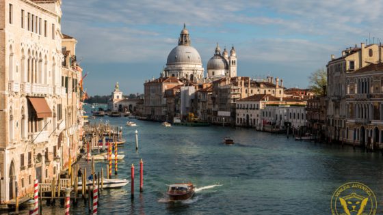 You don't want to be 'that' tourist. Watch out for these common tourist traps in Venice - Venezia Autentica | Discover and Support the Authentic Venice - The ultimate list of 10 things to do and see in Venice, Italy to discover the best attractions and know how to best invest your time when visiting