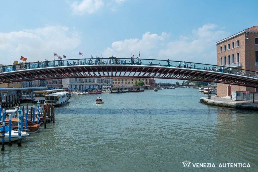 Everything about the amazing Grand Canal in Venice, Italy [ARTICLE + 360° VIDEO] - Grand Canal - Venezia Autentica | Discover and Support the Authentic Venice - The Grand Canal is the most beautiful and legendary canal in Venice! Discover its history, find out how to navigate it, and admire it on a 360° ride!