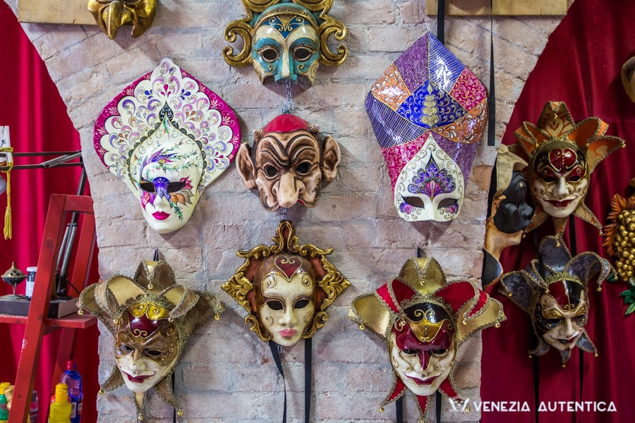 Leonardo handcrafts typical Venetian Carnival Masks and Commedia Dell'Arte masks with papier-mâché, as it is done since several hundreds years in Venice.