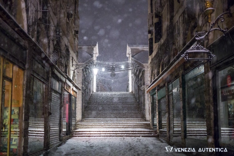 IN PICTURES: The stunning beauty of Venice covered in snow - Snow in Venice - Venezia Autentica | Discover and Support the Authentic Venice - A unique and rare series of photos you definitely want to see of Venice covered in snow. Snow is always beautiful, but snow in Venice is pure magic!