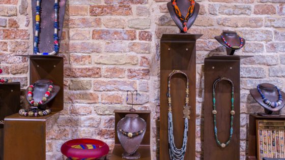 Rialto 79 Antiques - Venezia Autentica | Discover and Support the Authentic Venice - Venice, Local Shop, Murano Glass beads: Elena and Nicola Miani in their shop offer quality Murano glass production ranging from beads to jewels and mosaics.