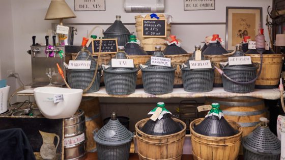 Ai 3 San Marchi, an authentic Venetian wine shop - Venezia Autentica | Discover and Support the Authentic Venice - Venice, Local Shop, Food Shops: Mascari, close to the Rialto Bridge offers high quality italian ingredients such as spices, truffles,and balsamic vinegars