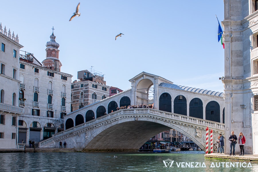 Venice Photos: the Rialto Bridge in Venice, Italy