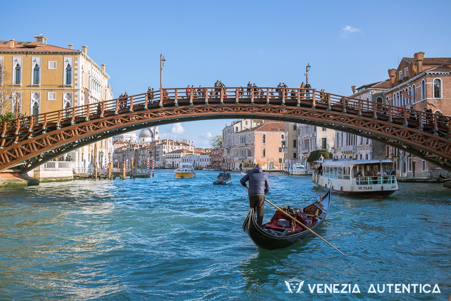 Venice photos - 60+ stunning pictures that prove one image is worth a thousand words - venice photos - Venezia Autentica | Discover and Support the Authentic Venice - 60+ stunning Venice photos to take you on a journey through Venice's most beautiful corners, landmarks, and canals. Every image is worth a thousand words!