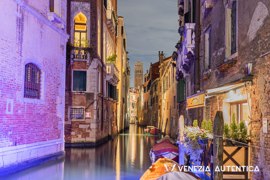How Was Venice Built: An Engineering Marvel - Venezia Autentica | Discover and Support the Authentic Venice - "How was Venice built?" is often the first question that visitors ask. First of all, Venice was NOT built on water and most buildings employ 4 materials.